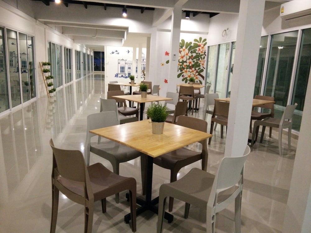 the art hostel bangkok