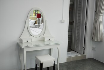 the art hostel bangkok