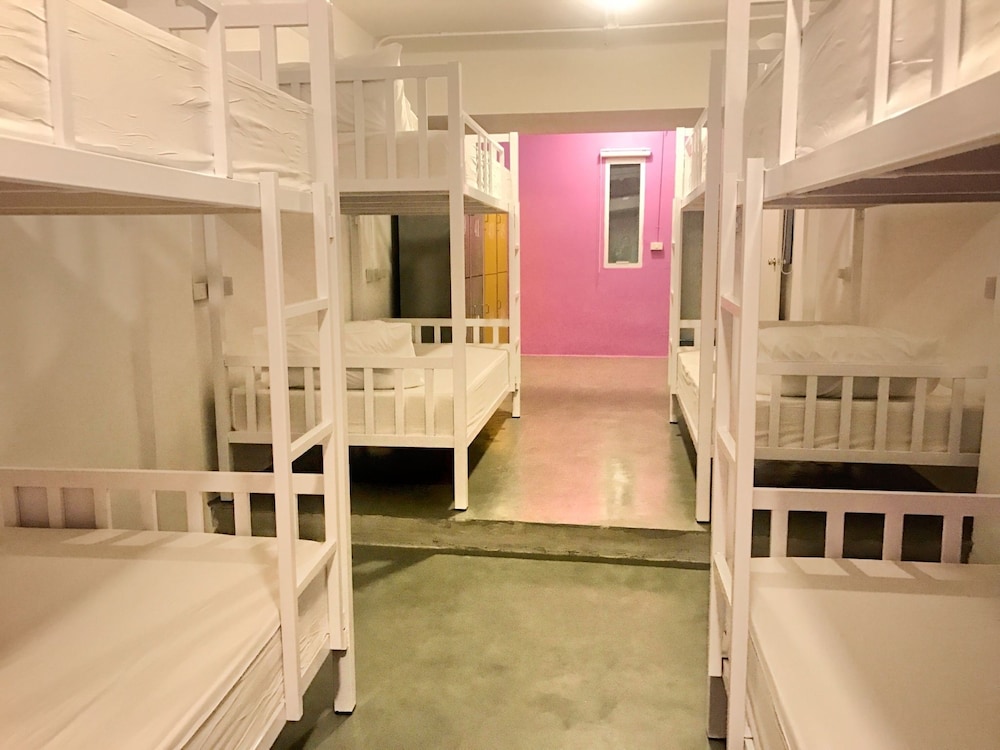 the art hostel bangkok