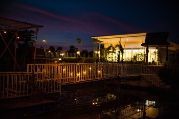 bluemoon riverside resort