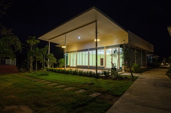 bluemoon riverside resort