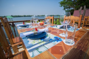 bluemoon riverside resort