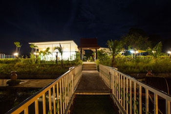 bluemoon riverside resort