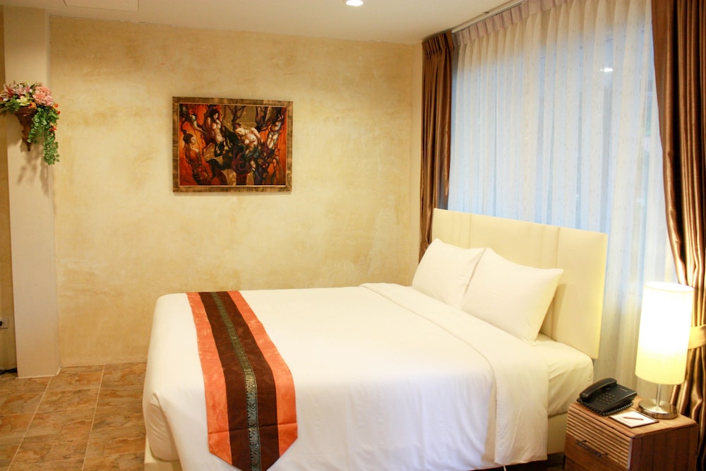 chuchai buri sri amphawa