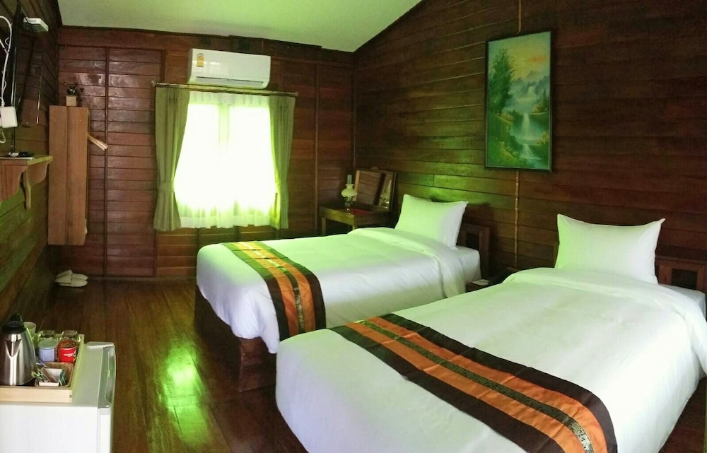 chuchai buri sri amphawa