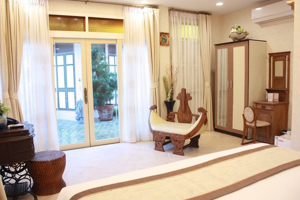 chuchai buri sri amphawa