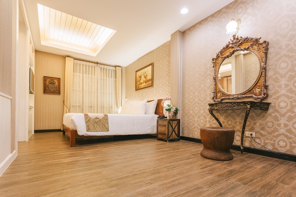 chuchai buri sri amphawa