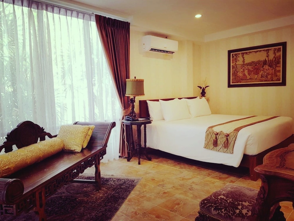 chuchai buri sri amphawa