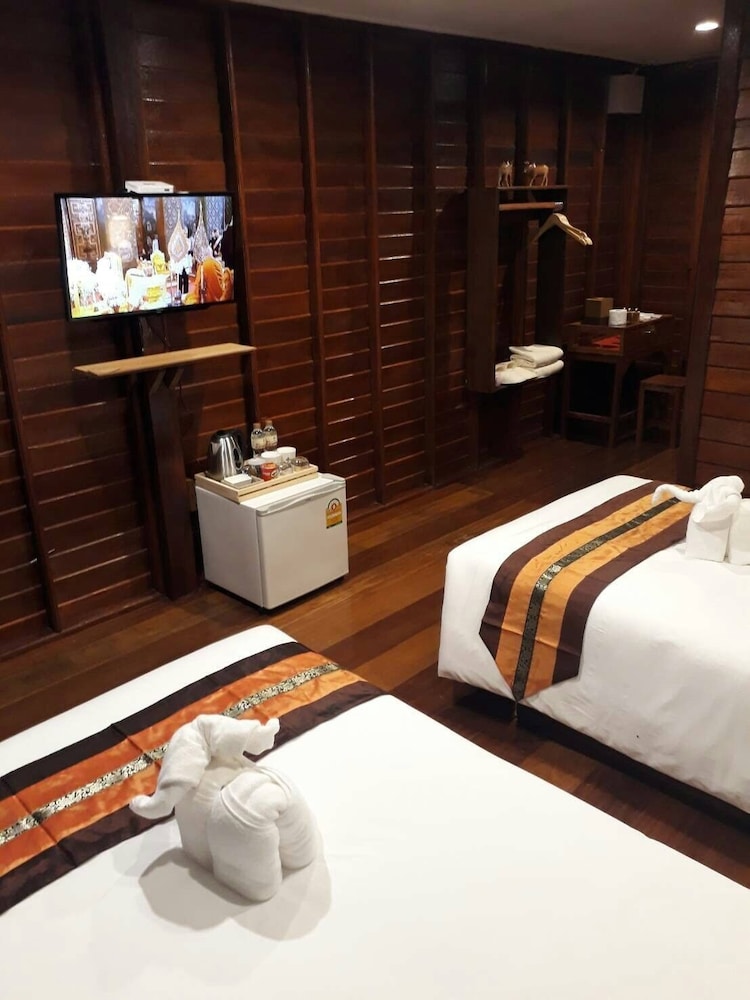 chuchai buri sri amphawa