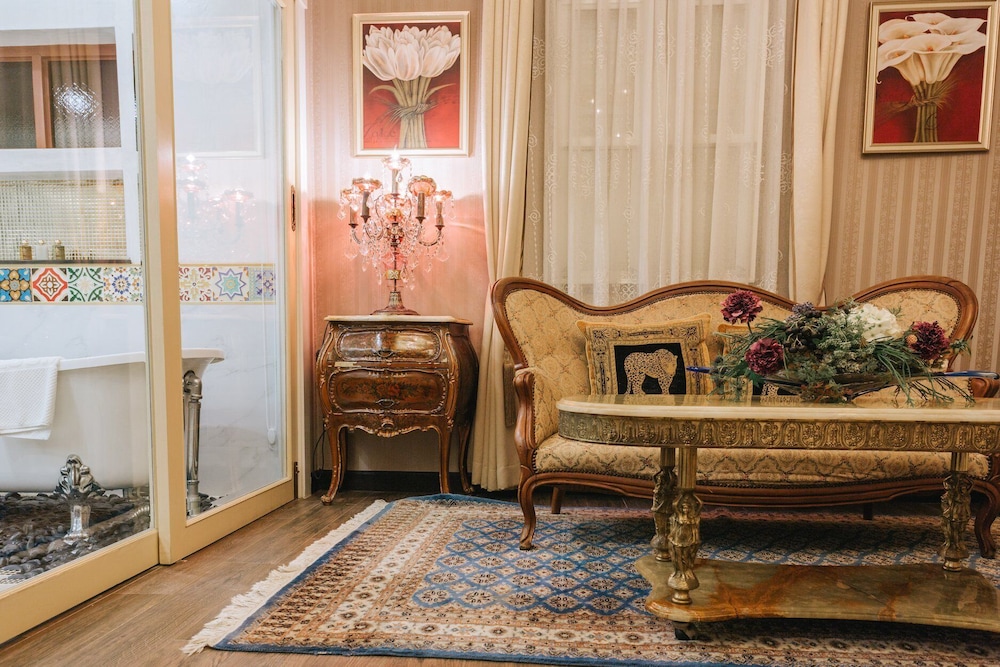 chuchai buri sri amphawa