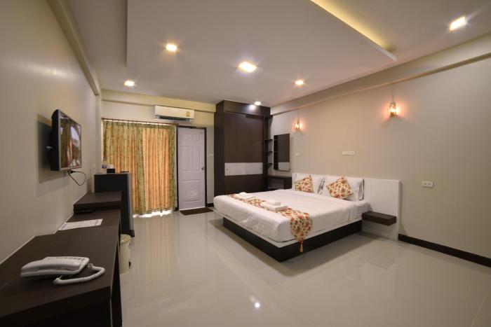 gold airport suites