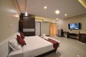 gold airport suites