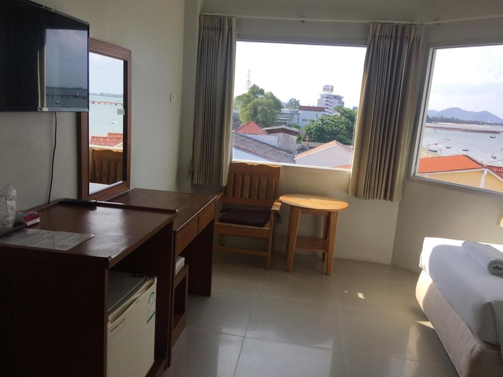 prachuap beach hotel