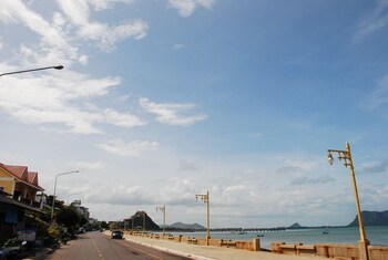 prachuap beach hotel