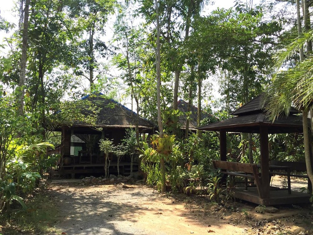 pang mai resort