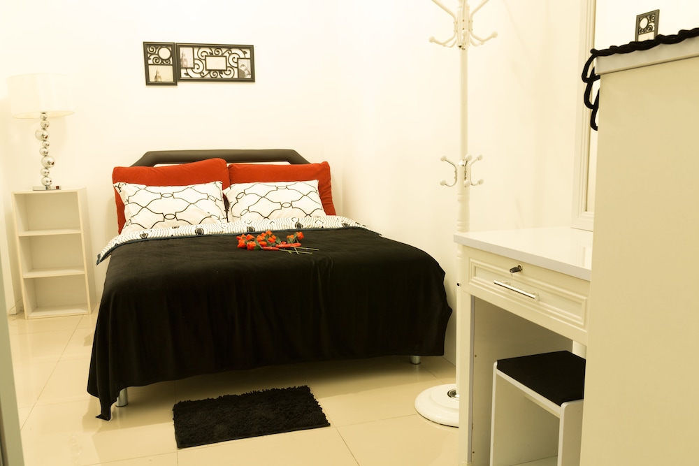 iris hostel