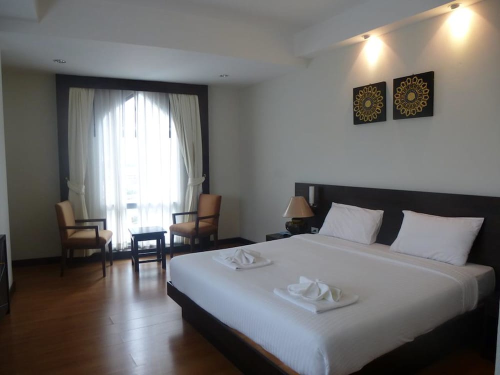 Grand Southern Hotel,Nakhon Si Thammarat>>Lan Saka,3 star