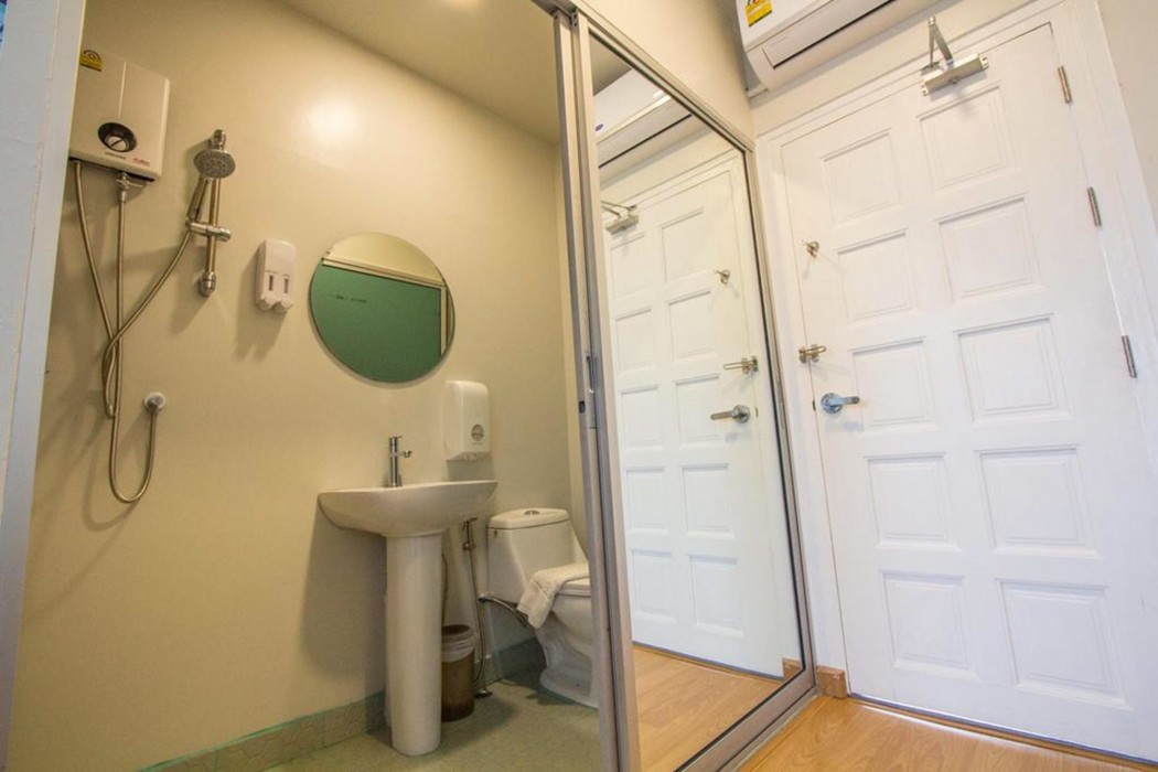 ducati bike box hostel