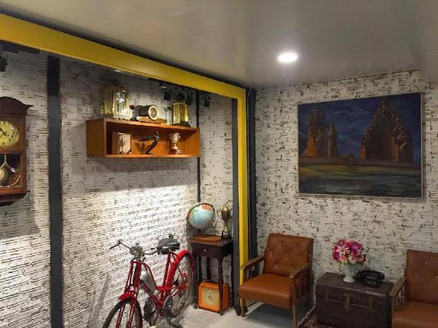 ducati bike box hostel