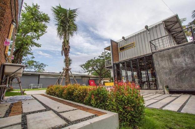 ducati bike box hostel