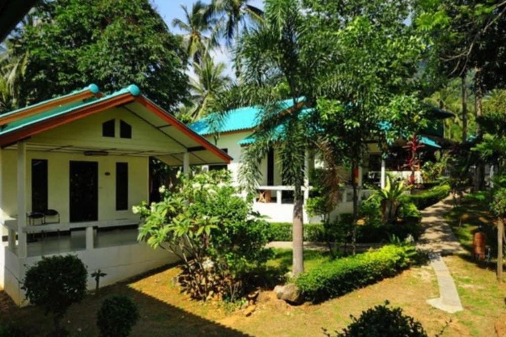 green cottage beach resort