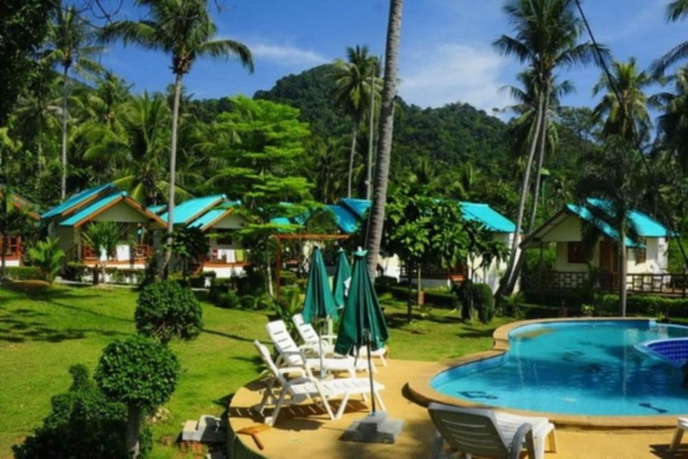 green cottage beach resort