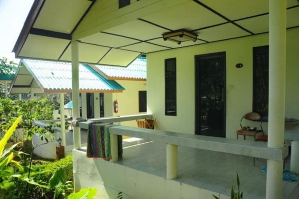 green cottage beach resort