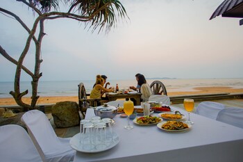 The Uncle Beach Resort,On The Beach,3 star