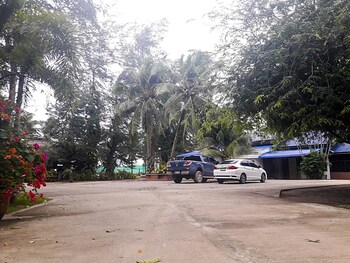 The Uncle Beach Resort,On The Beach,3 star