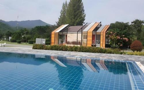 tanaosri and creekside resort