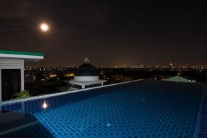 romance hotel sukhumvit 97
