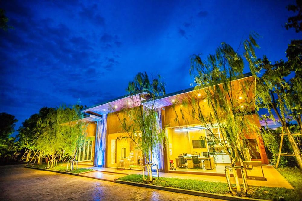 Arcadia Resort,Chon Buri>>Bo Win,4 star