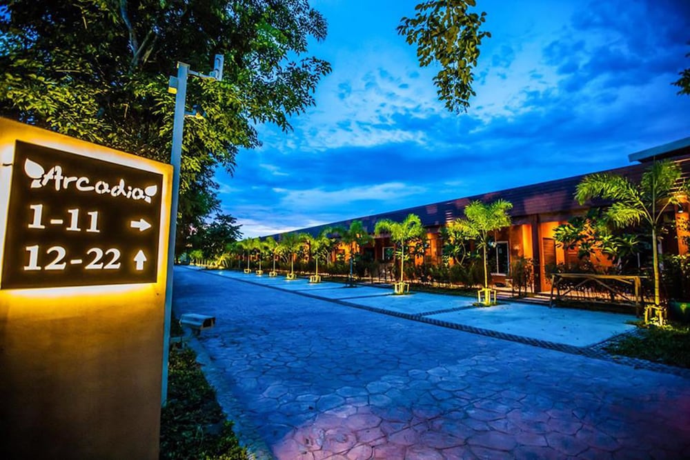 Arcadia Resort,Chon Buri>>Bo Win,4 star