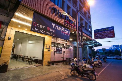 the port hostel by suwatchai