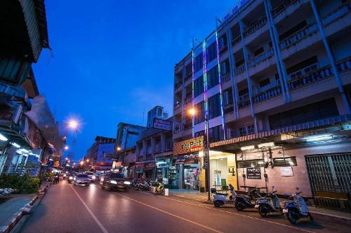 the port hostel by suwatchai