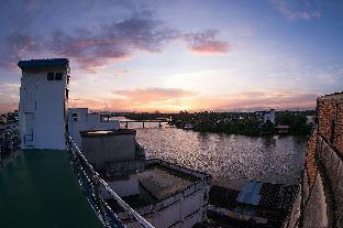 the port hostel by suwatchai
