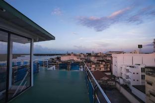 the port hostel by suwatchai