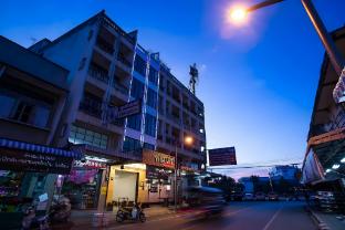 the port hostel by suwatchai
