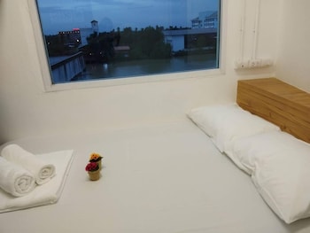 the port hostel by suwatchai