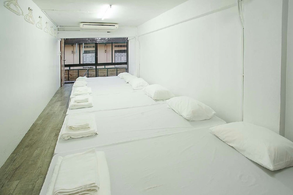 the port hostel by suwatchai