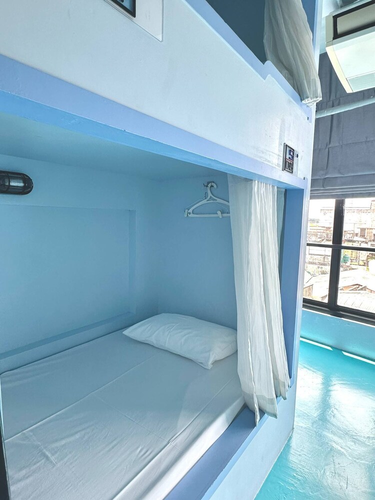 the port hostel by suwatchai
