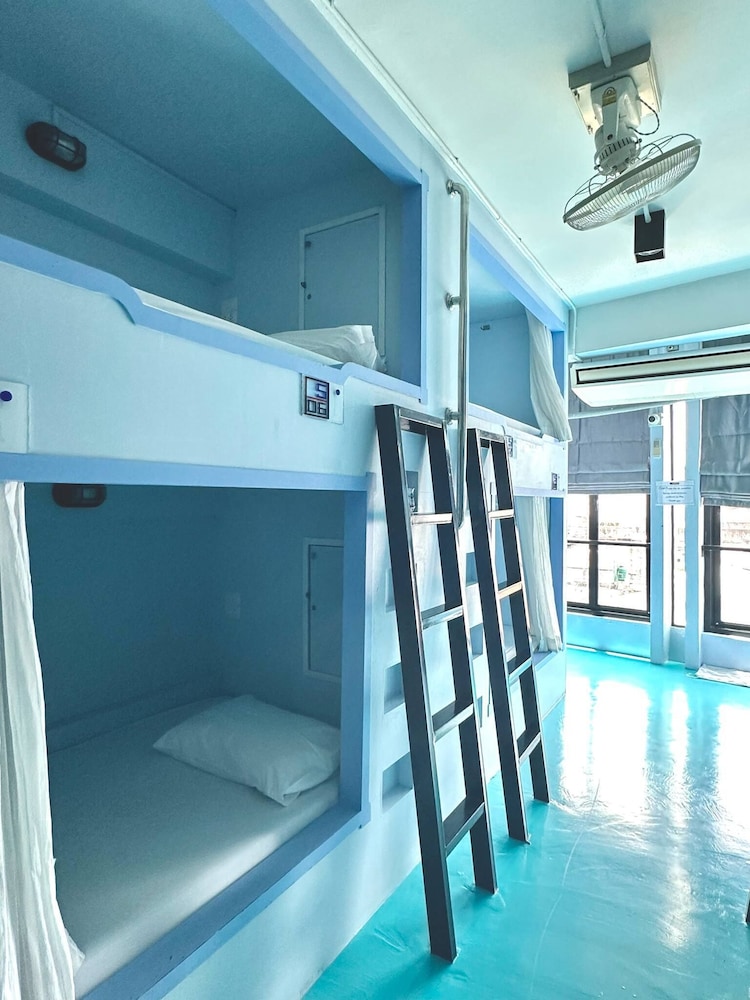 the port hostel by suwatchai