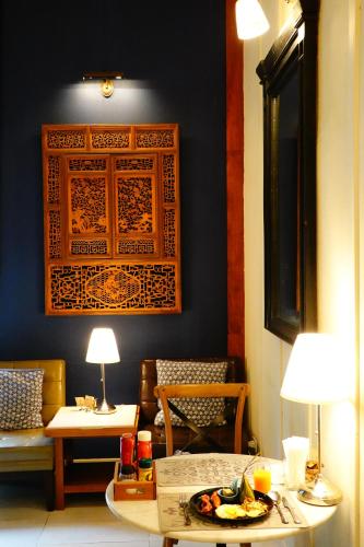 dorm of happiness by tharaburi