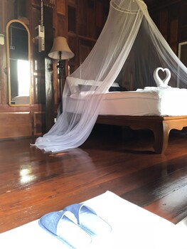 lamphurai riverside resort and spa