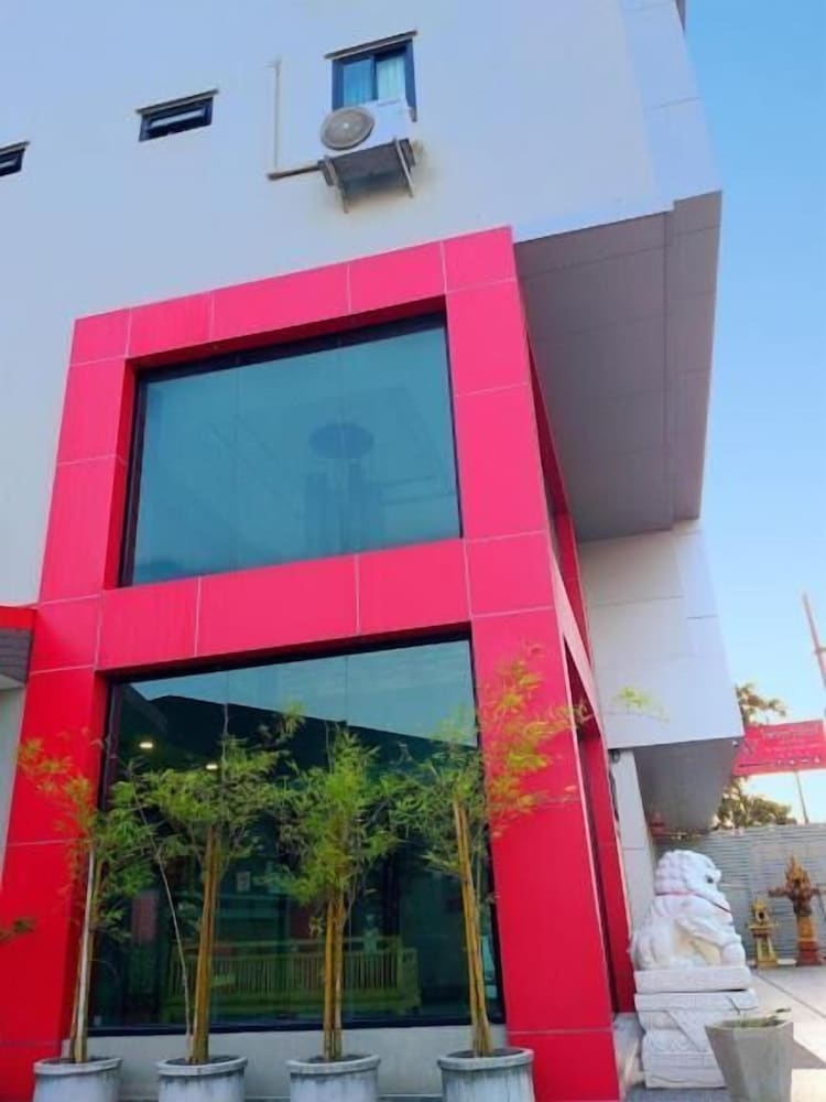 we world boutique hatyai
