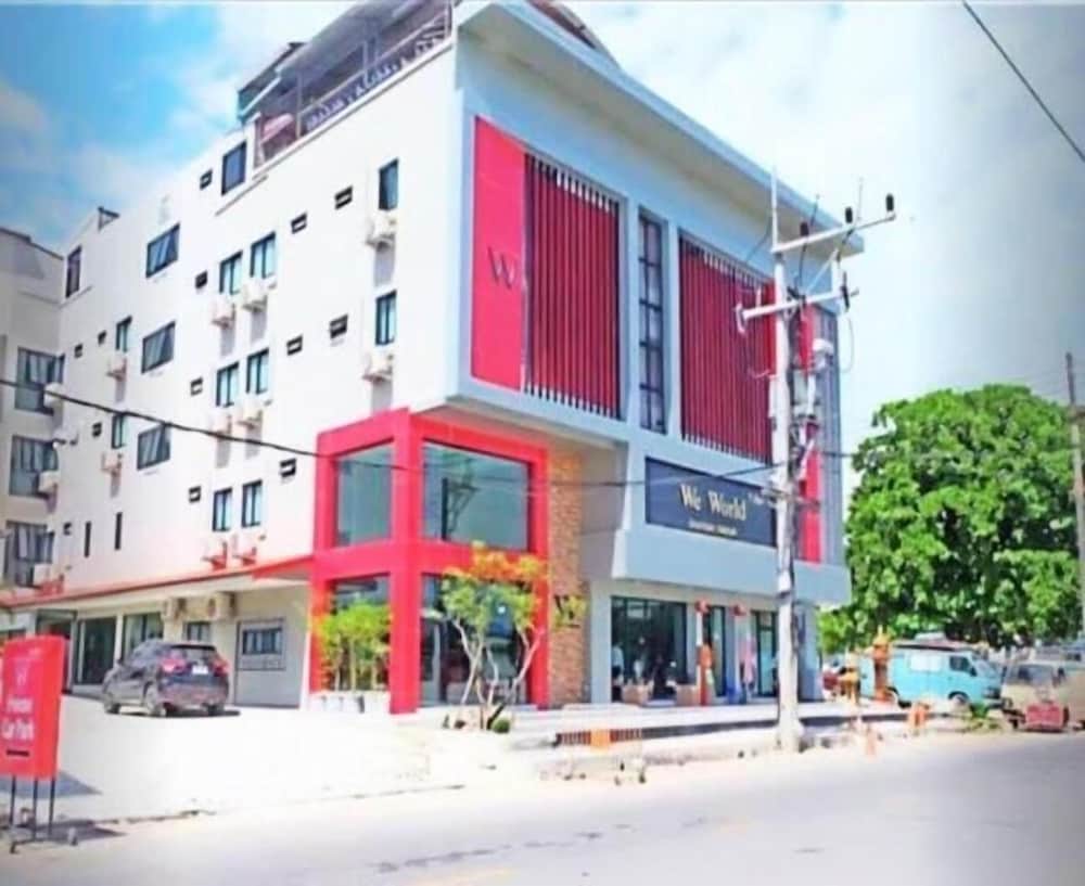 we world boutique hatyai