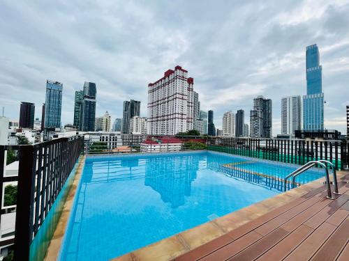 top high airport link hotel