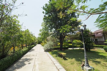 baan suan resort juree punsuk