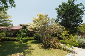 baan suan resort juree punsuk