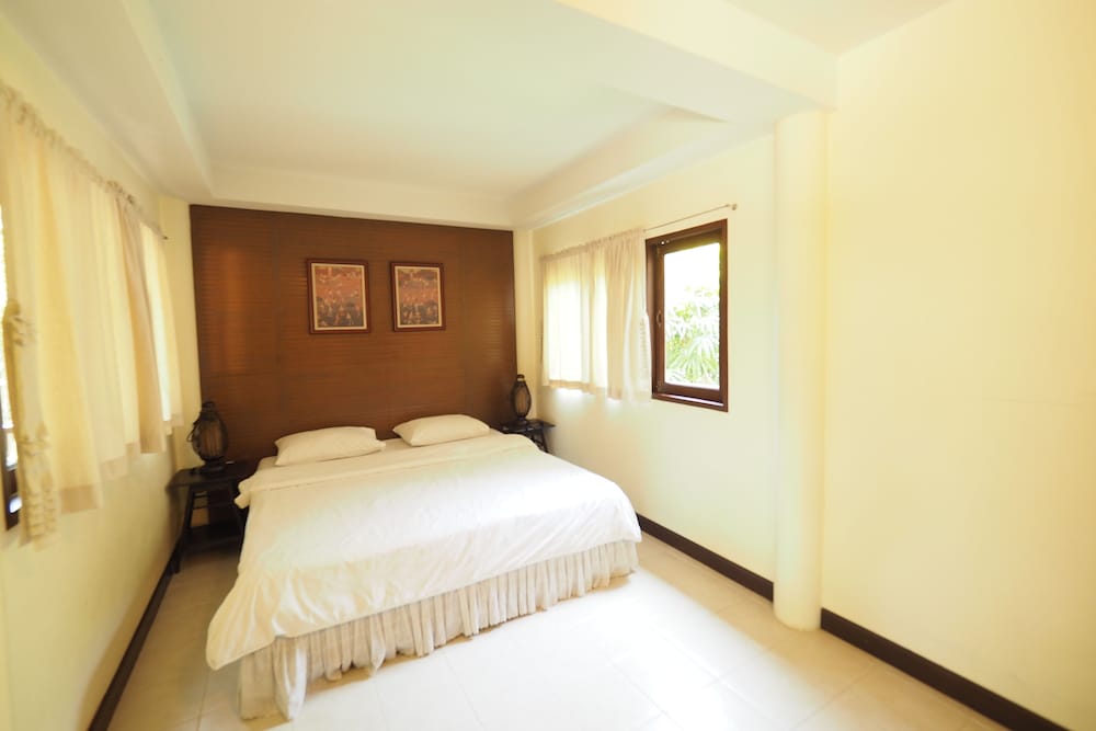 baan suan amphawa